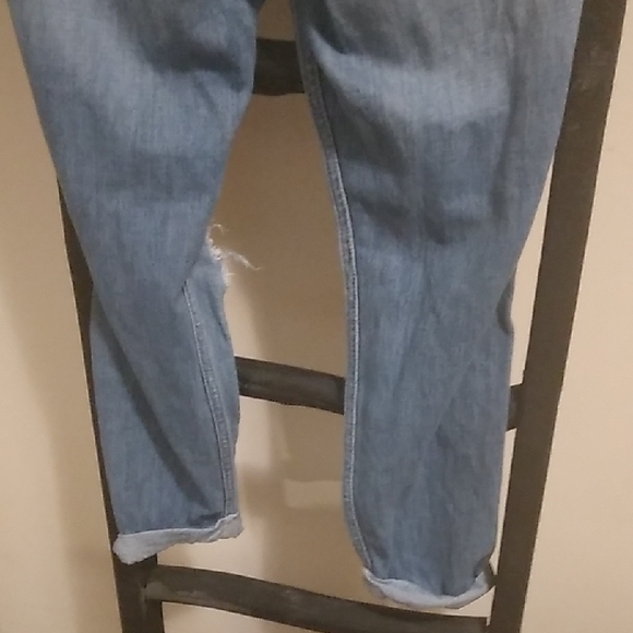 Women's Hollister Low Rise Boyfriend Distressed Jeans - Picture 7 of 16